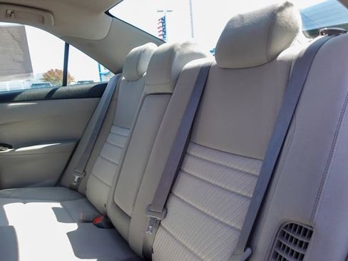 Used 2016 Toyota Camry LE FWD image 23