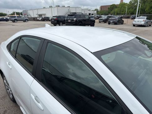 Used 2025 Toyota Corolla LE FWD image 5