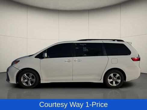 Used 2020 Toyota Sienna LE FWD image 4