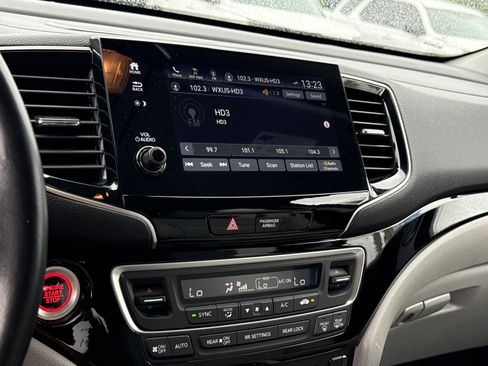 Certified 2019 Honda Pilot Touring image 28