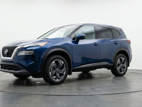 Used 2025 Nissan Rogue SV image 3