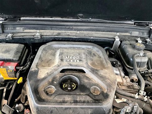 Used 2021 Jeep Wrangler Unlimited Sahara image 32