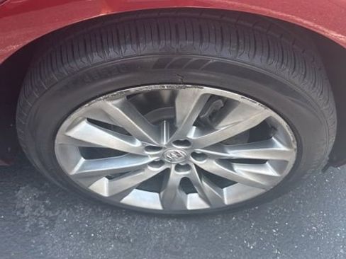 Used 2022 Buick Envision Avenir w/ Safety Package FWD image 17