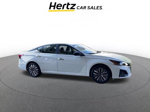 Used 2025 Nissan Altima 2.5 SV image 1