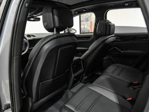 Used 2023 Porsche Cayenne image 34
