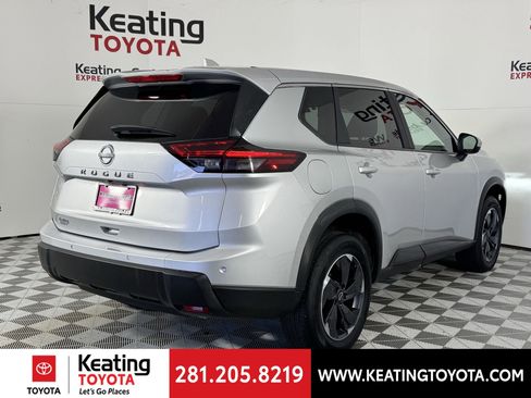 Used 2025 Nissan Rogue SV image 5
