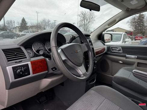 Used 2008 Chrysler Town & Country Touring w/ Flexible Seating Group image 10