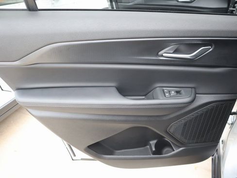 New 2025 Jeep Grand Cherokee L Altitude image 18