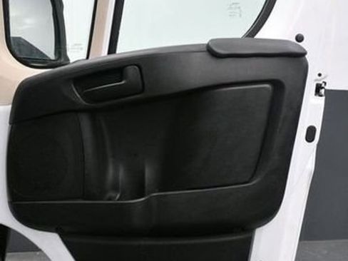 Used 2021 RAM ProMaster 2500 FWD image 9
