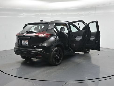 Used 2023 Nissan Kicks SR w/ SR Premium Package FWD image 6
