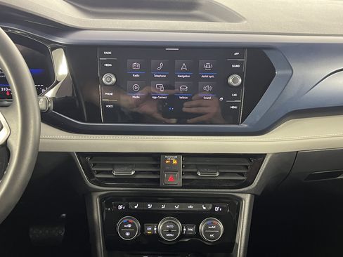 Used 2024 Volkswagen Taos SE image 14