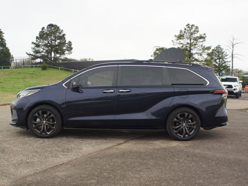 Used 2023 Toyota Sienna XSE image 14