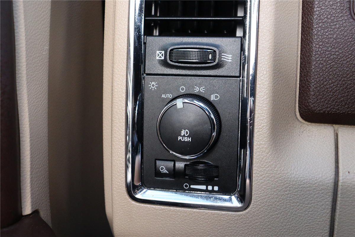 Used 2013 RAM 1500 Laramie Longhorn w/ Convenience Group AWD/4WD image 28