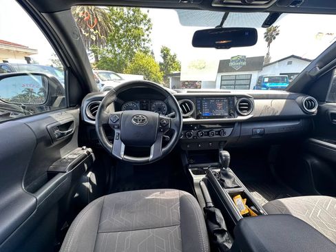 Used 2017 Toyota Tacoma TRD Off-Road w/ Tow Package AWD/4WD image 18