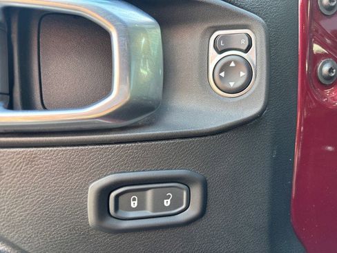 Used 2021 Jeep Gladiator Sport image 9