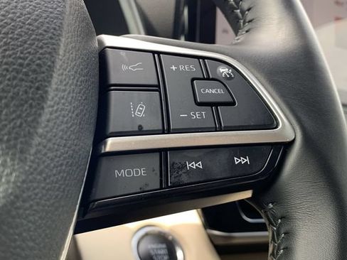 Used 2024 Toyota Highlander XLE AWD/4WD image 23