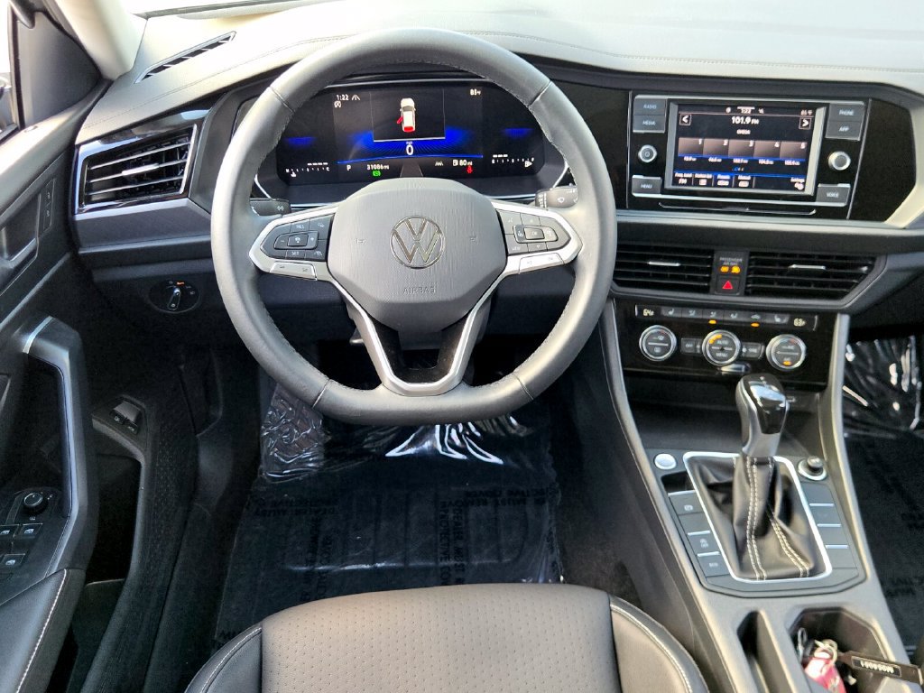 Certified 2024 Volkswagen Jetta SE w/ Panoramic Sunroof Package FWD image 13