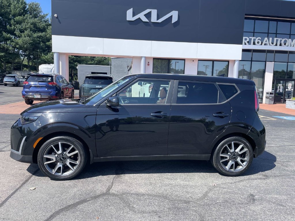 Used 2024 Kia Soul EX w/ Option Group 015 FWD image 2
