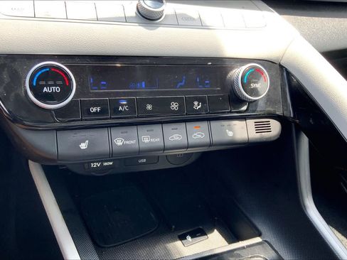 Used 2025 Hyundai Elantra Limited FWD image 31