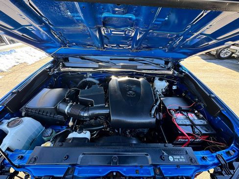 Used 2017 Toyota Tacoma TRD Off-Road w/ Tow Package AWD/4WD image 37