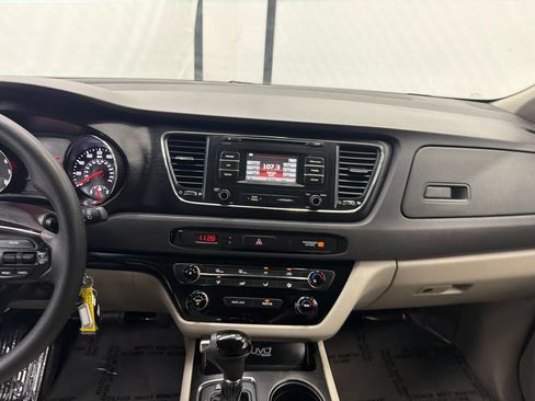 Used 2016 Kia Sedona LX w/ Option Group 020 FWD image 28