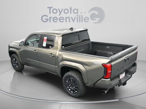 Used 2025 Toyota Tacoma TRD Sport w/ TRD Sport Upgrade Package RWD image 7