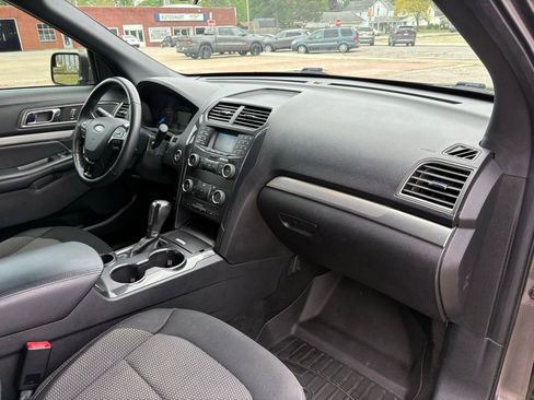 Used 2019 Ford Explorer XLT FWD image 19