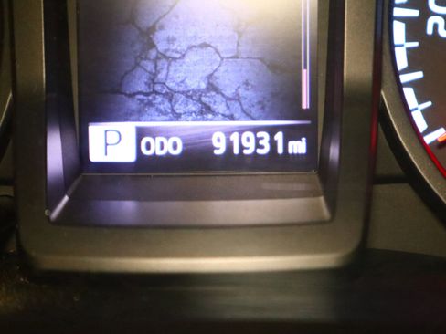 Used 2020 Toyota Tacoma SR5 image 14