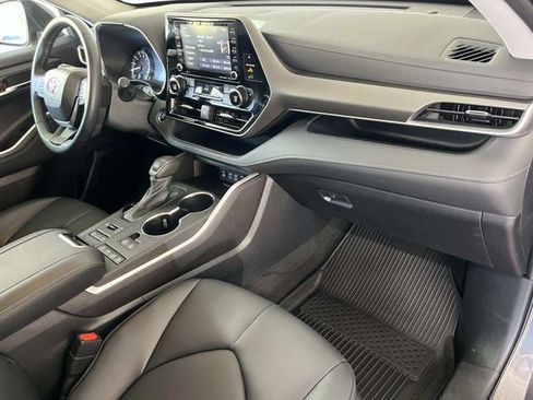 Used 2022 Toyota Highlander XLE image 27
