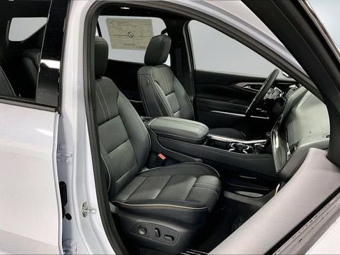 New 2026 Chevrolet Traverse High Country w/ LPO, Floor Liner Package AWD/4WD image 13