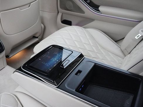 Used 2023 Mercedes-Benz S 580 4MATIC Sedan w/ 3D Technology Package image 54