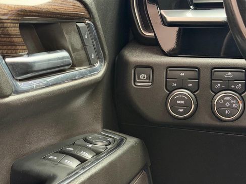 Used 2024 Chevrolet Silverado 2500 LT AWD/4WD image 24