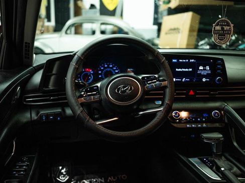 Used 2022 Hyundai Elantra SEL FWD image 14