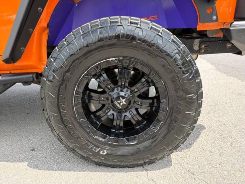 Used 2013 Jeep Wrangler Unlimited Rubicon w/ Dual Top Group AWD/4WD image 25