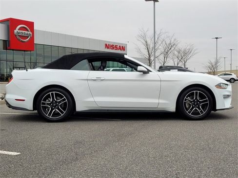 Used 2023 Ford Mustang Premium image 3