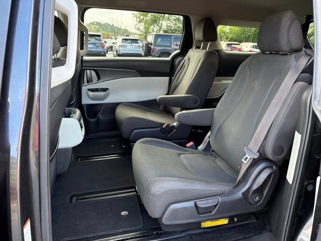 Used 2023 Kia Carnival LX FWD image 20
