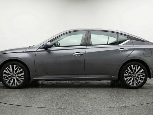 Used 2025 Nissan Altima 2.5 SV image 5