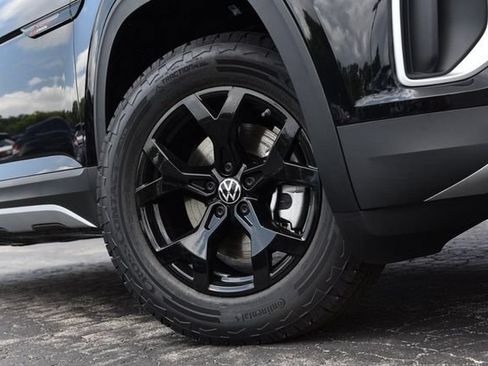 New 2026 Volkswagen Atlas Peak Edition AWD/4WD image 3