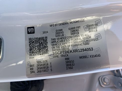 Used 2024 Chevrolet Colorado Z71 w/ Z71 Convenience Package 2 image 32