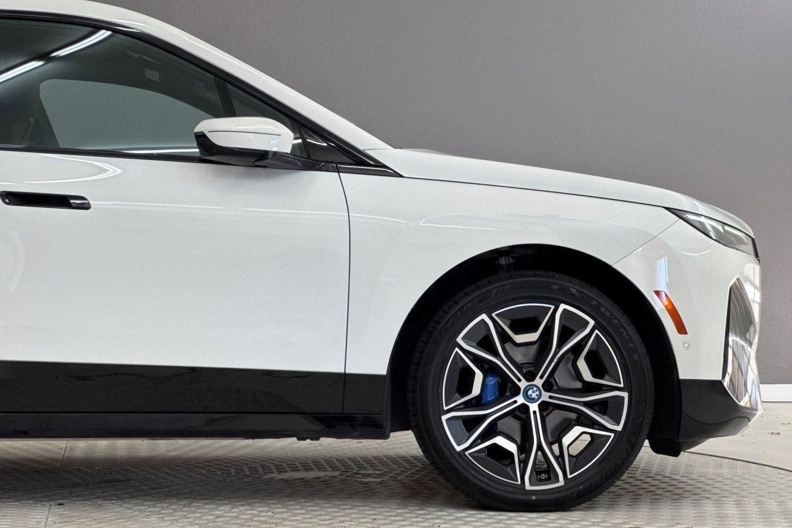 Used 2024 BMW iX xDrive50 w/ Sport Package AWD/4WD image 37
