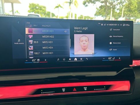 Used 2026 BMW i5 eDrive40 w/ Premium Package RWD image 8