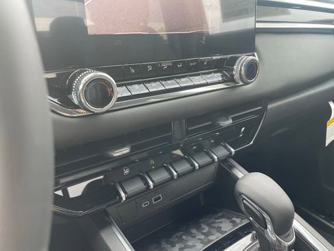 New 2026 GMC Canyon Elevation w/ Convenience Package image 17