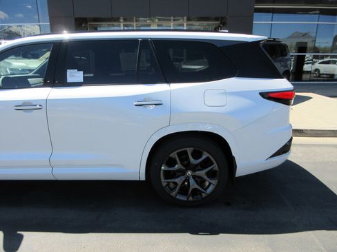 New 2026 Lexus TX 500h AWD image 5
