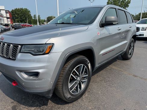 Used 2017 Jeep Grand Cherokee Trailhawk w/ Trailhawk Luxury Group AWD/4WD image 9