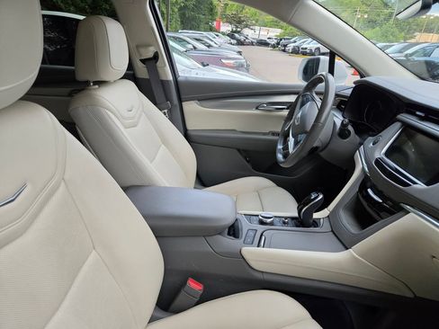 Used 2020 Cadillac XT5 Premium Luxury w/ LPO, Floor Liner Package FWD image 10