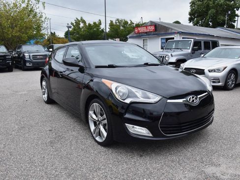 Used 2013 Hyundai Veloster Base 3dr Coupe DCT w/ Tech Pkg image 4