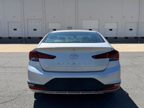 Used 2019 Hyundai Elantra SE FWD image 5