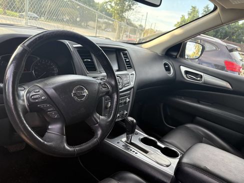 Used 2019 Nissan Pathfinder SL FWD image 5