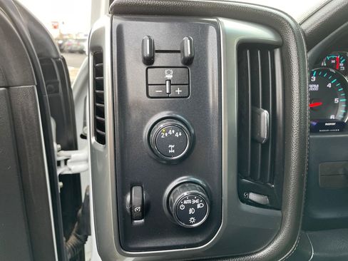 Used 2018 Chevrolet Silverado 2500 LTZ image 12