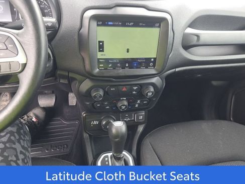 Used 2023 Jeep Renegade Latitude w/ Premium Group image 11